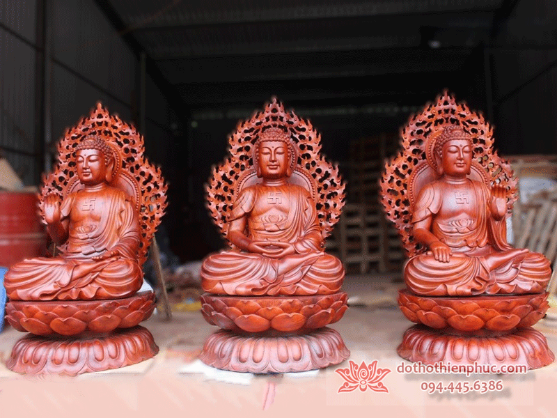 Khám Phá Bộ Tượng Tam Thế Phật: Ý Nghĩa và Tầm Quan Trọng Trong Đời Sống Tâm Linh
